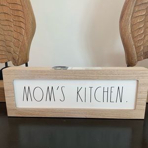 MOM’S KITCHEN sign
